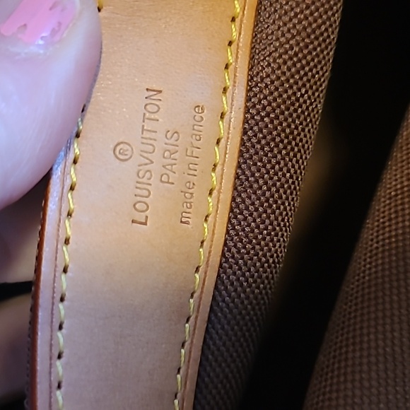 Authentic LOUIS VUITTON Navaiglio - Picture 14 of 17